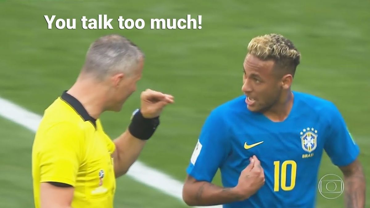 لحظات خنده دار و جالب داوران در مستطیل سبز