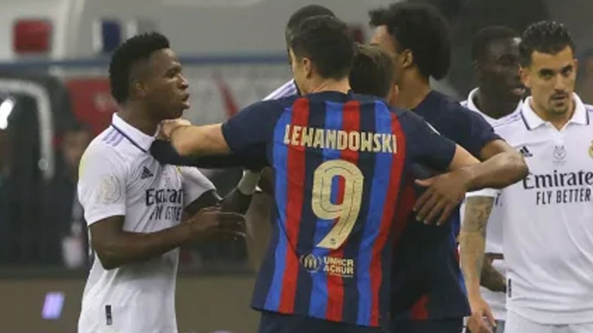 خشم و درگیری بین بازیکنان فوتبال