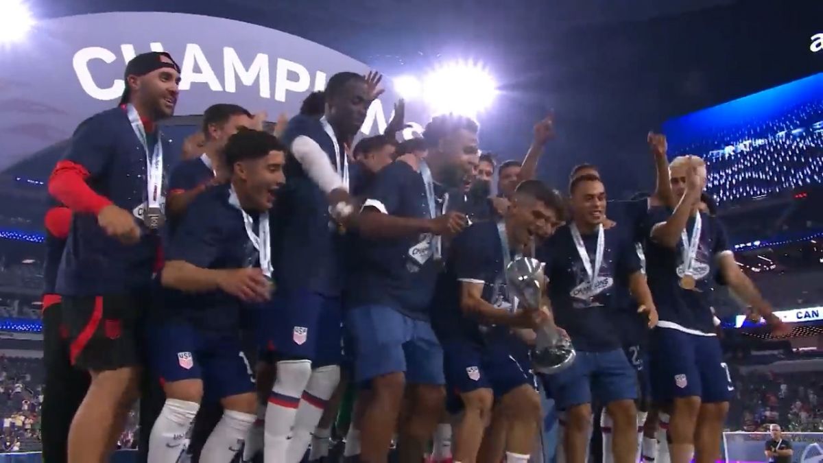 جشن قهرمانی تیم ملی آمریکا در مسابقات کونکاکاف