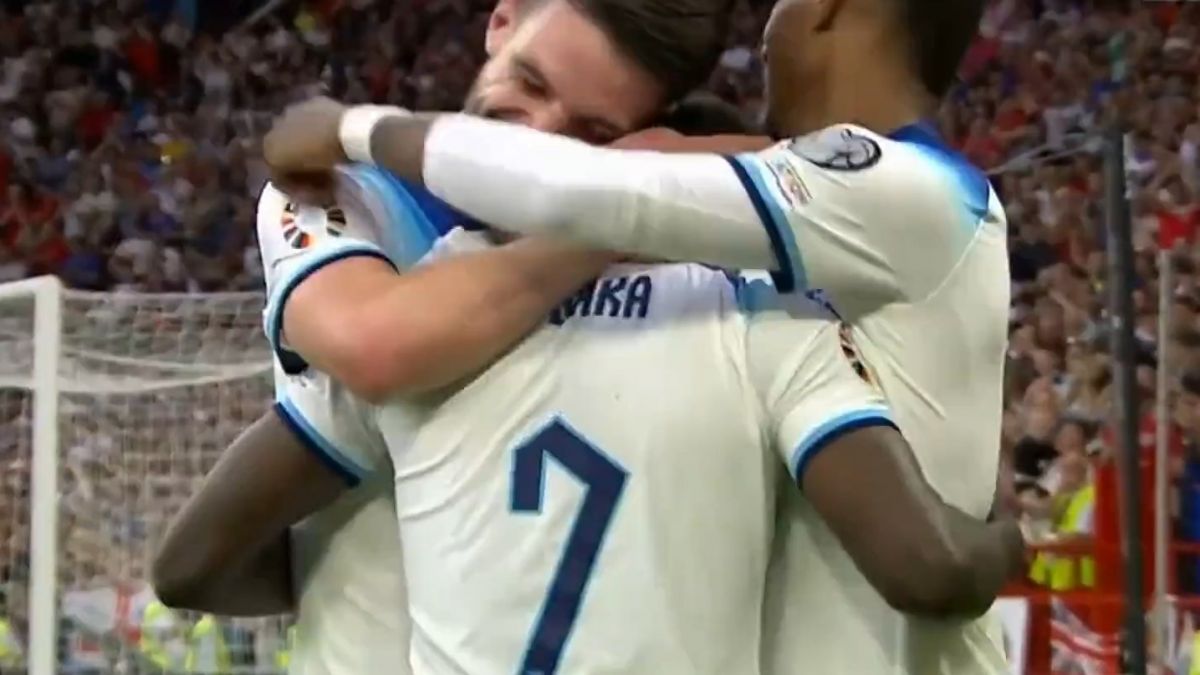 گل پنجم انگلیس به مقدونیه (هت تریک ساکا)