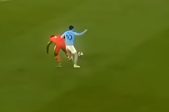 اشتباهات دردسر ساز مدافع تیم بایرن مونیخ در مقابل تیم منچستر سیتی