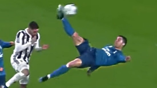 حرکت آکروباتیک فوق زیبا کریستیانو رونالدو به جانلوئیجی بوفون