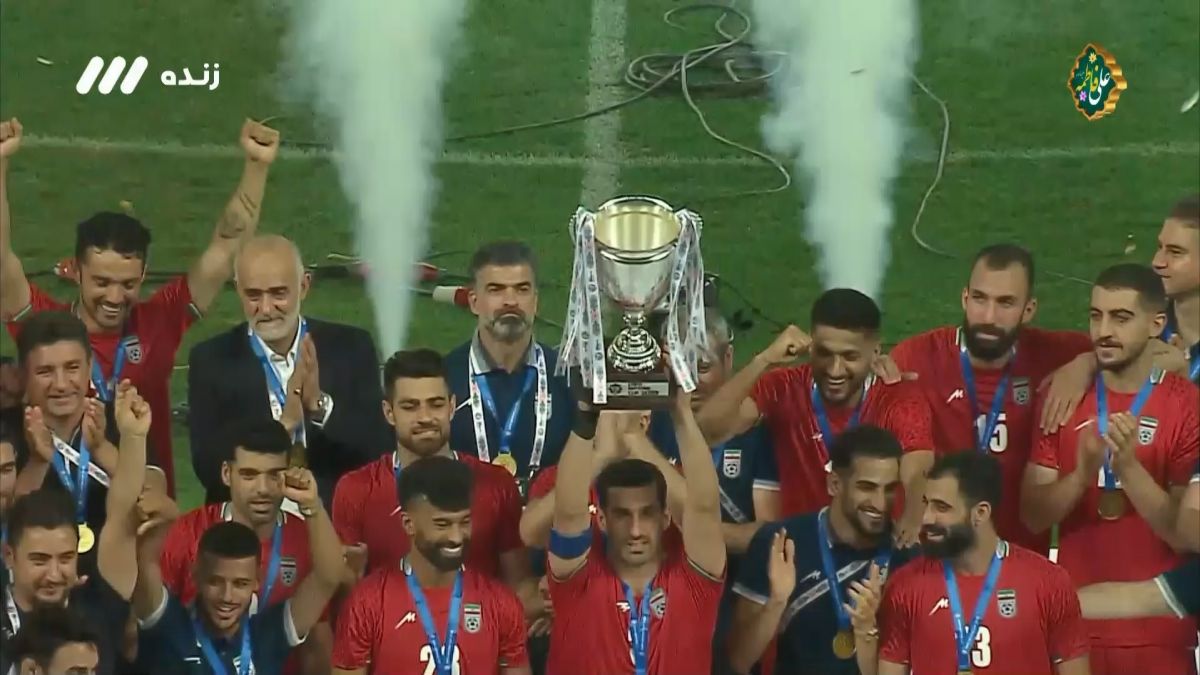 اهدای کاپ قهرمانی کافا 2023 به بازیکنان تیم ملی ایران