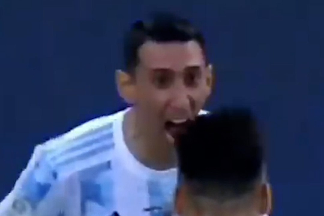 مسابقه فوتبال بین تیم های برزیل و آرژانتین دیدار مسی و نیمار دو ستاره فوتبال جهان