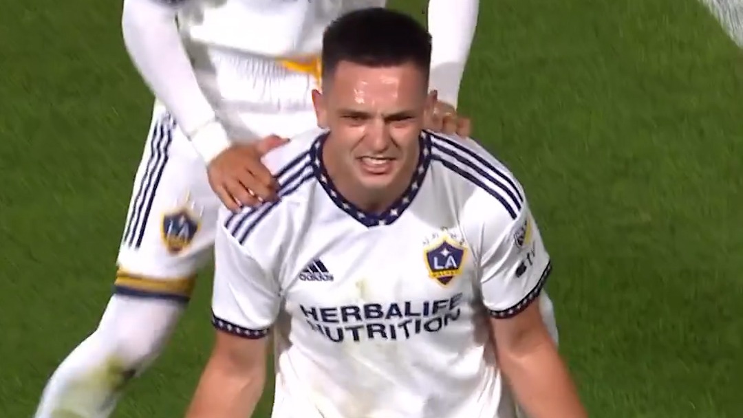 گلزنی به سبک رابین فن پرسی در لیگ آمریکا