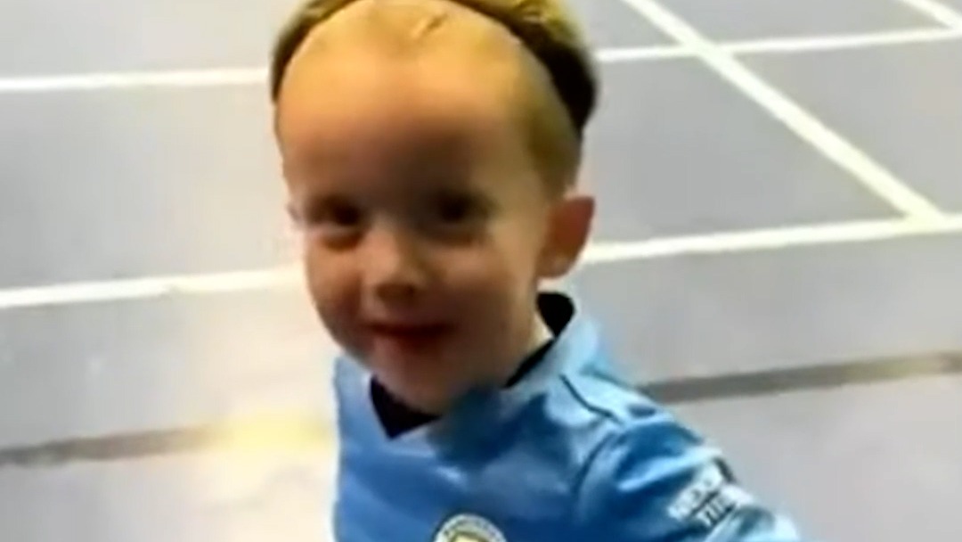 تقلید شادی بعد از گل این کودک خردسال از بازیکنان فوتبال