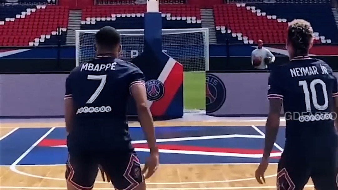 پرتاپ سه امتیازی بسکتبال از نیمار و امباپه دو ستاره از باشگاه پاریس سن ژرمن