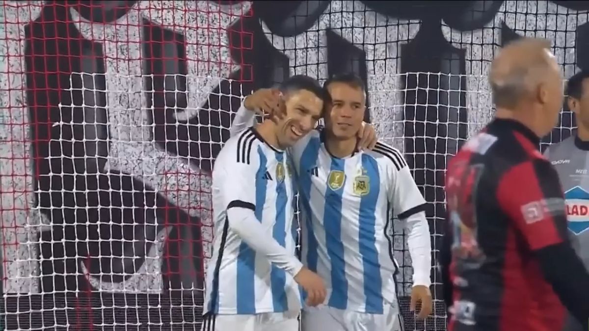 گل دوم آرژانتین به نیولز اولد بویز (مکسی رودریگز)