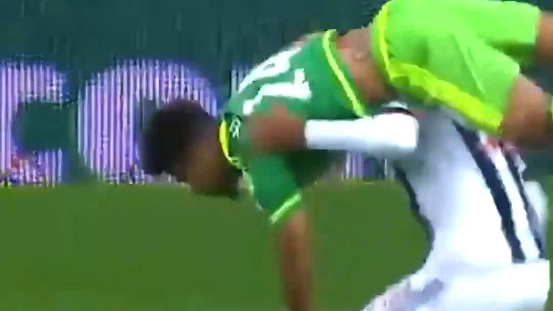 حرکات جوانمردانه در فوتبال جهان که فوتبال را زیبا تر و تماشایی تر می کند