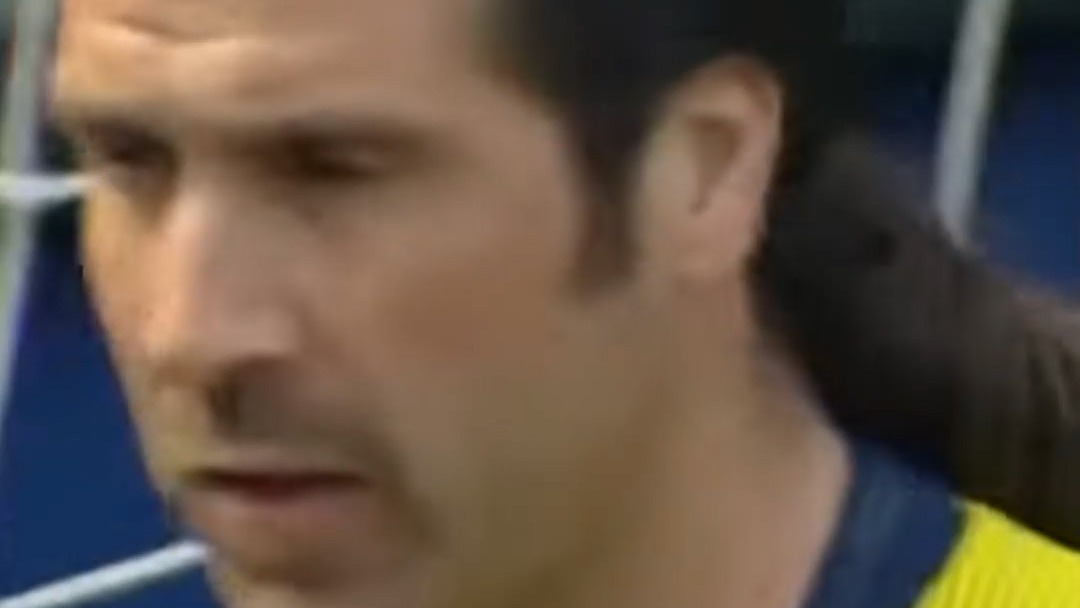 سیو تماشایی دیوید سیمن که مانع گل خوردن تیم آرسنال در بازی خاطره انگیز شد