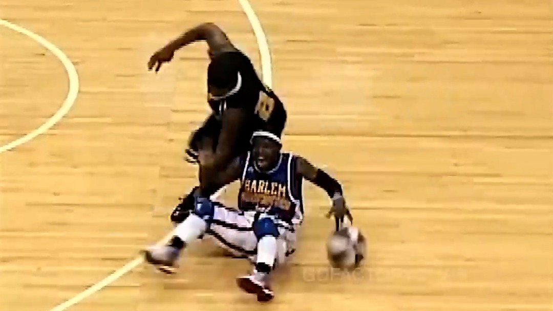 منهای فوتبالی_صحنه تماشایی و جذاب  از تکنیک های برتر از ورزش بسکتبال