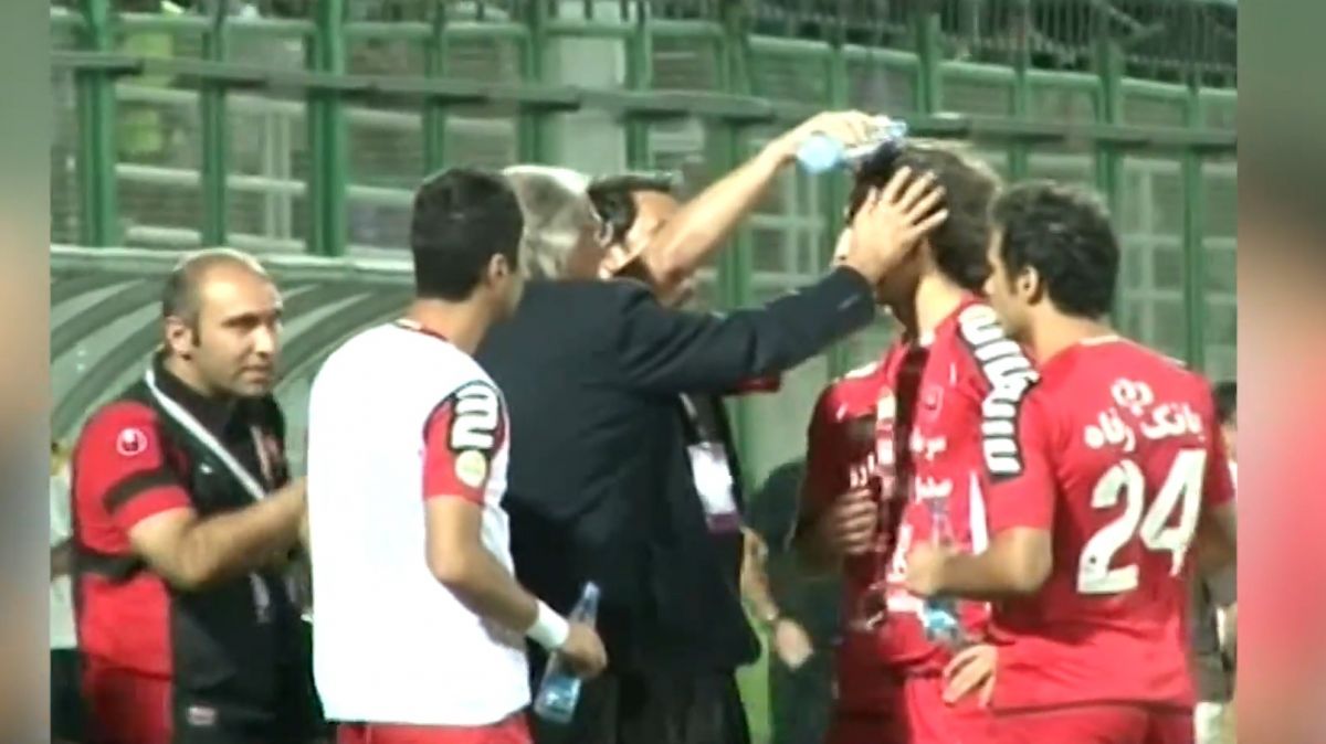 ویدیوی خلاصه بازی جنجالی تیم های سپاهان - پرسپولیس در سال 91 که به بازی «آب معدنی های آلوده»