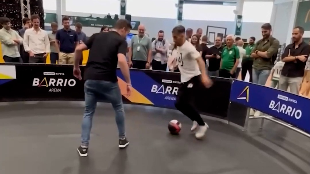 فوتبال نمایشی و تکنیکی در فوتبال خیابانی