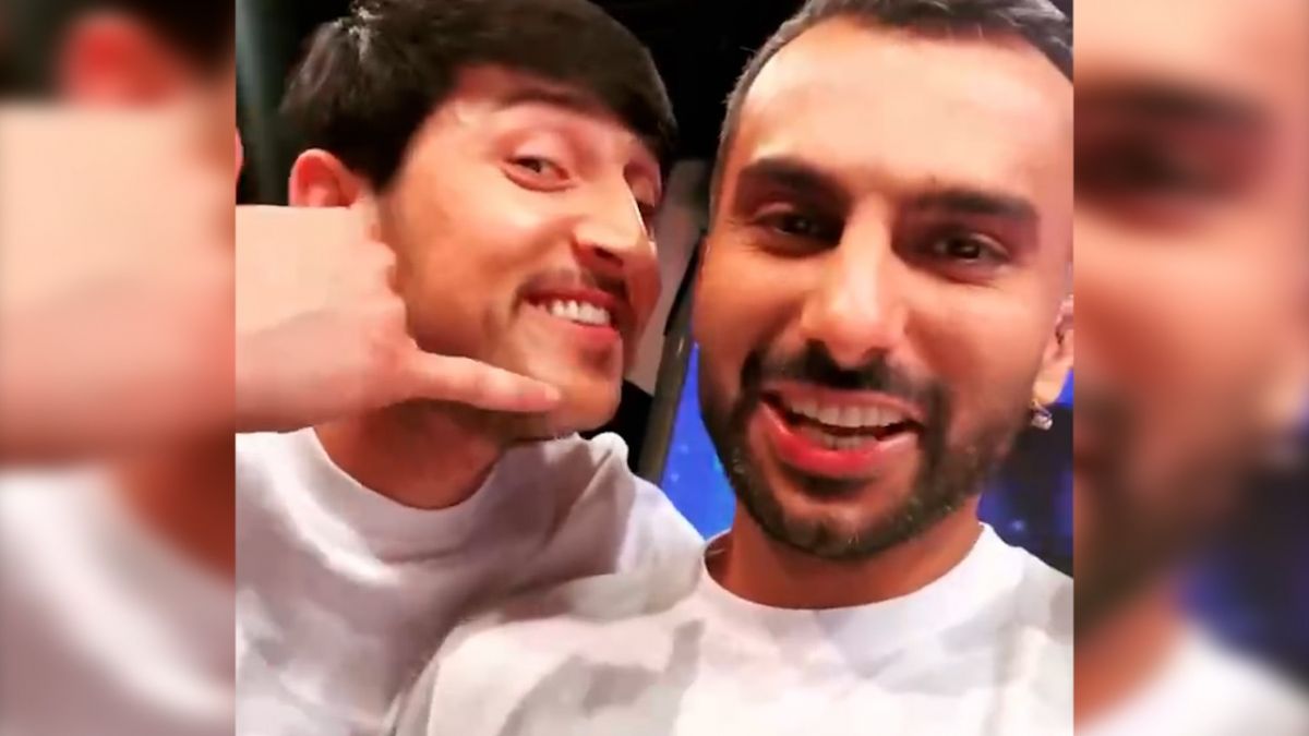 دابسمش میثاقی با سردار آزمون در پشت صحنه برنامه فوتبال برتر