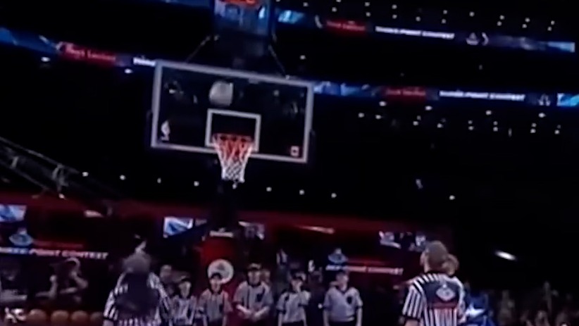 منهای فوتبالی/پرتاب کردن سه امتیازی در بسکتبال