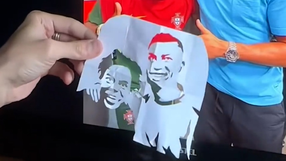 طراحی چهره رونالدو و هوادارش توسط قیچی