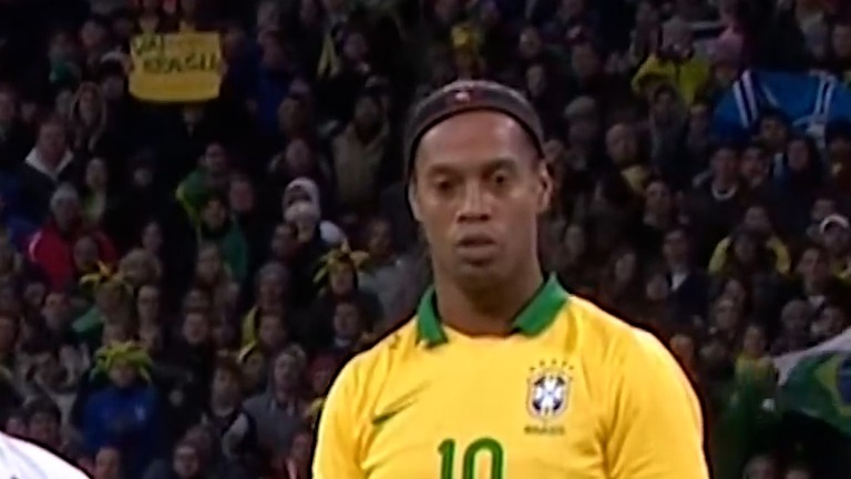 ضربه نافوفق پنالتی برای شاعر فوتبال جهان رونالدینیو