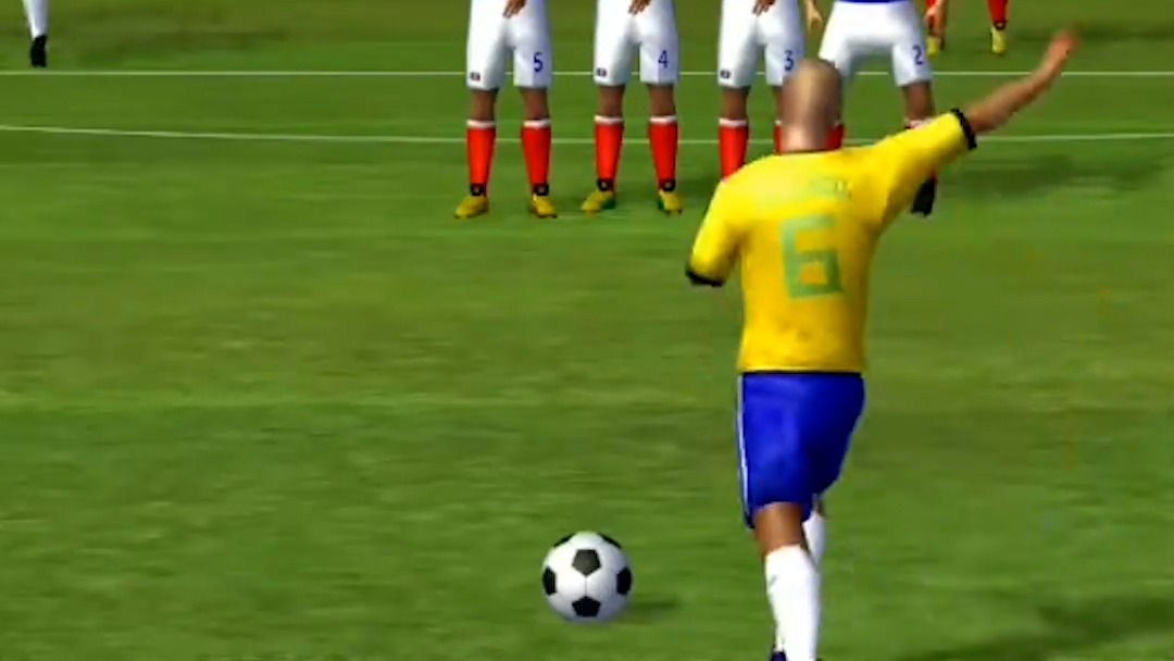 ضربه فوق سنگین و خاطره انگیز روبرتو کارلوس به تیم ملی فرانسه در بازی کامپیوتری