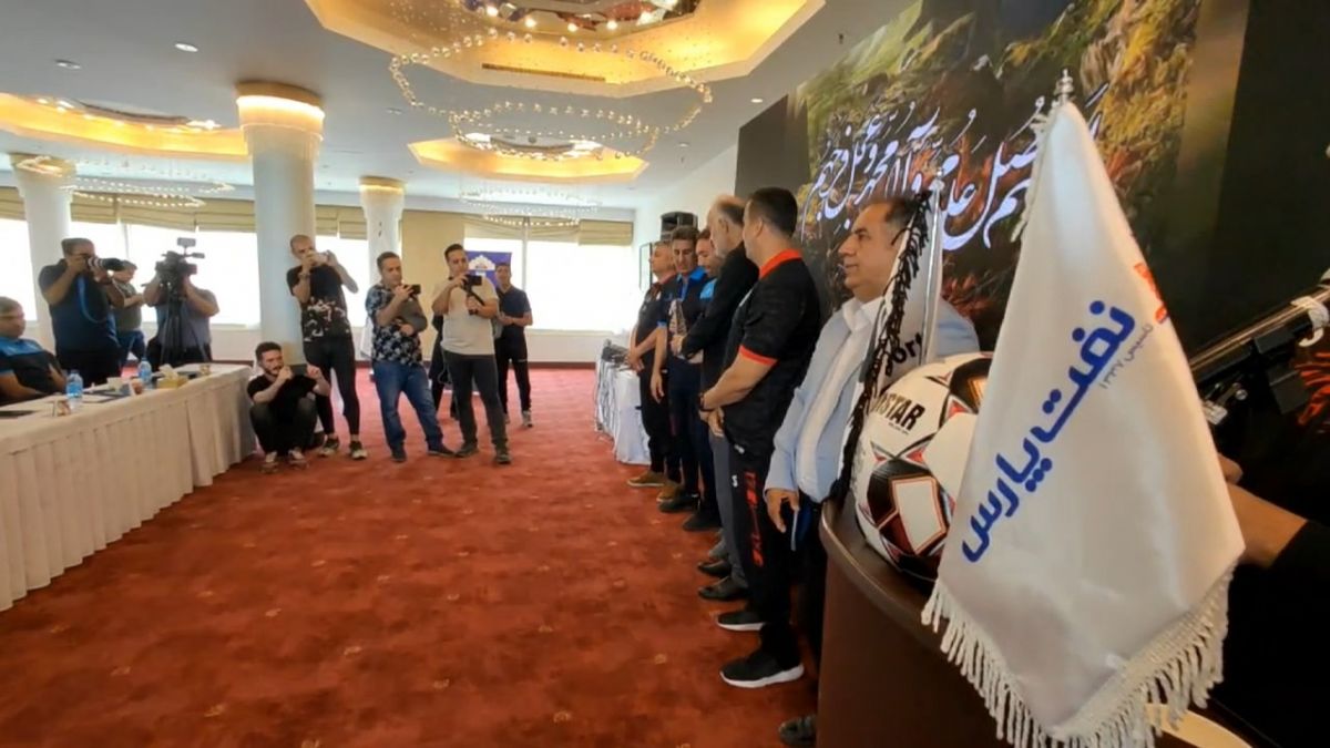 اختصاصی/ اهدای نشان فیفا به داوران الیت در حاشیه اختتامیه سمینار دانش‌افزایی پیش‌فصل داوران