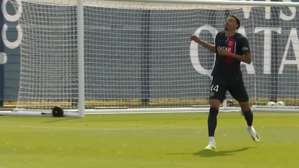 گل اول پاری سن ژرمن به  لو آور  (هوگو اکیتیکه)