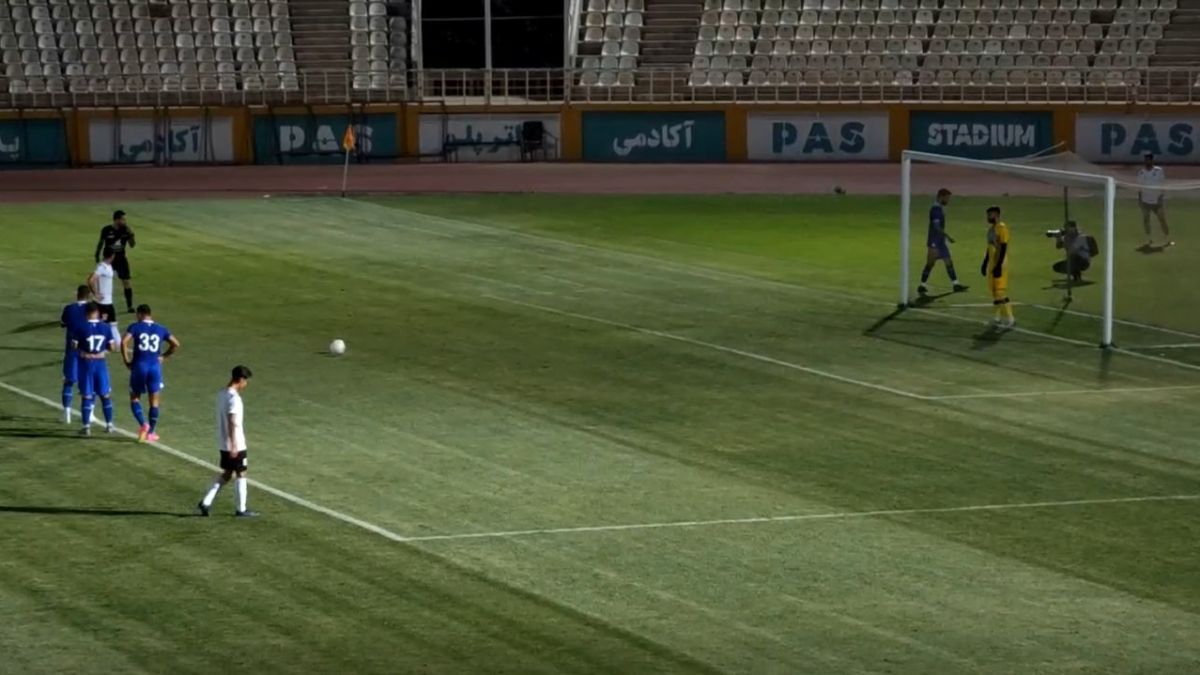 گل اول و تساوی آلومینیوم اراک به استقلال از زاویه دوربین فوتبالی