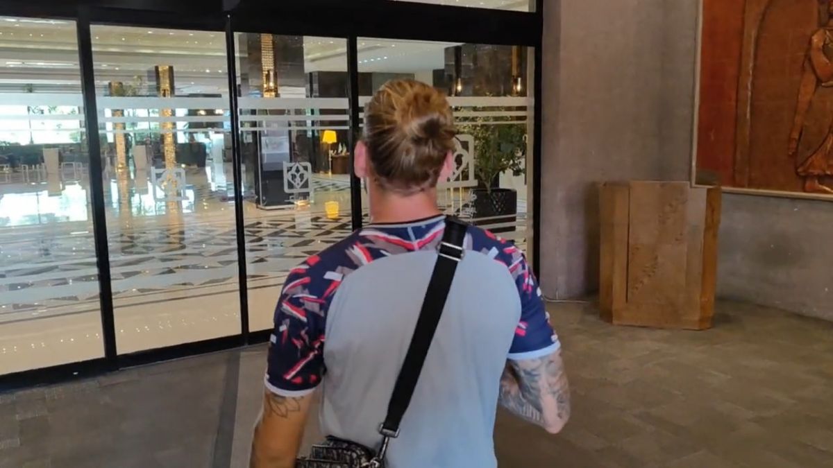 اختصاصی/ حضور شجاع خلیل زاده و  آلوارو خیمنز بازیکنان تراکتور در هتل المپیک برای حضور در ایفمارک