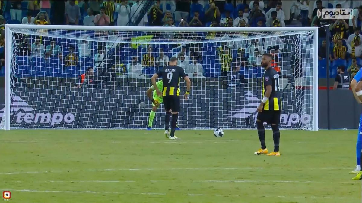 هدر رفتن پنالتی الاتحاد مقابل الهلال توسط کریم بنزما