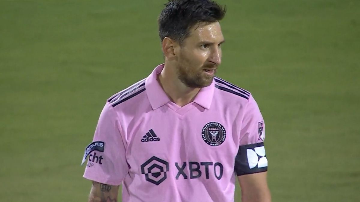 چیپ دیدنی لیونل مسی مقابل دالاس که با بدشانسی تبدیل به گل نشد