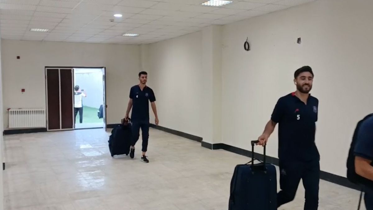 اختصاصی/ ورود دو تیم پیکان و نساجی به ورزشگاه وطنی قائمشهر