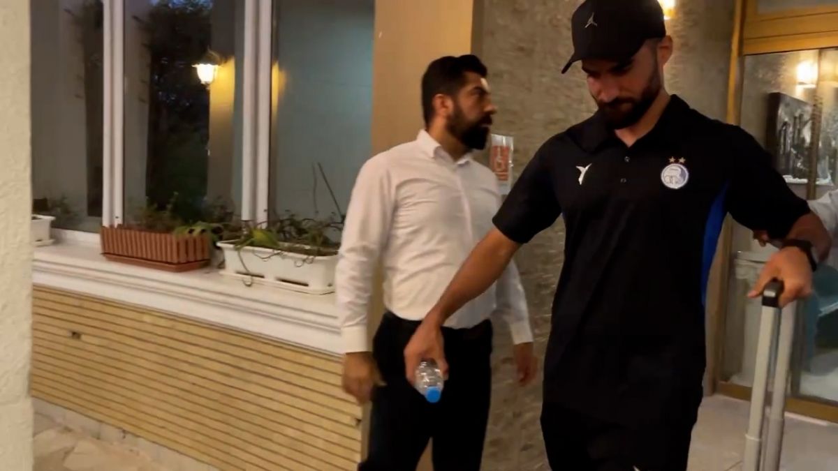 اختصاصی/ ورود اعضای تیم فوتبال استقلال به ورزشگاه تختی آبادان