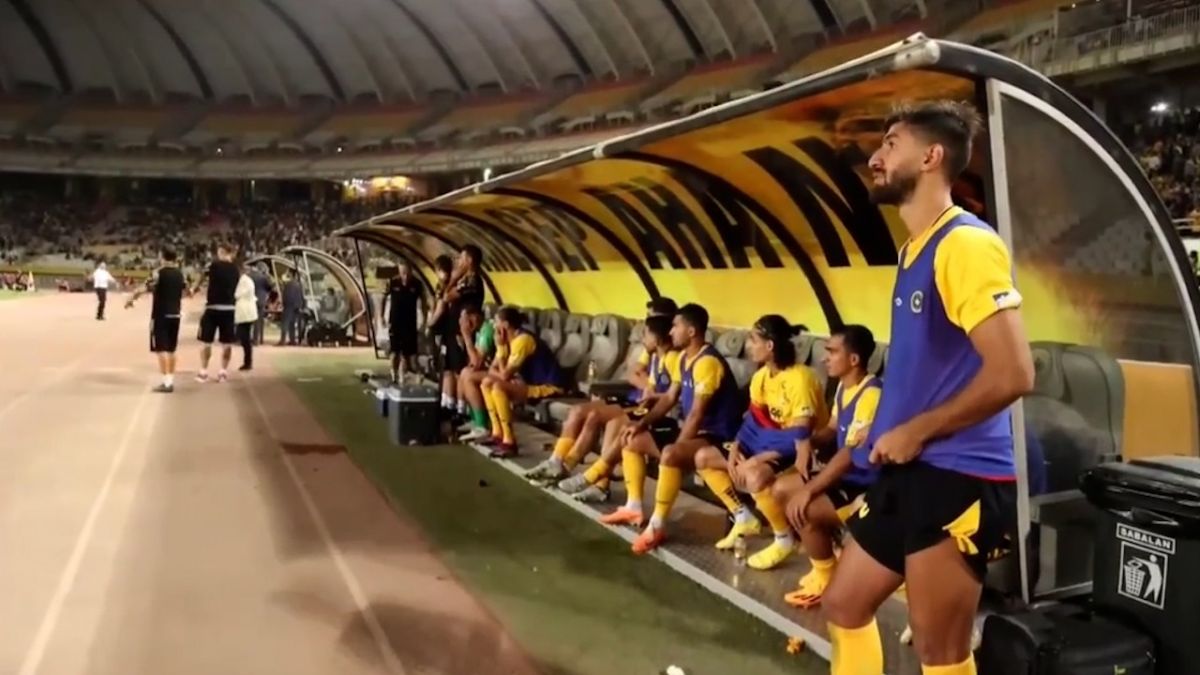 تشویق ایسلندی سپاهانی ها با هواداران خود بعد از برد ارزشمند مقابل تراکتور