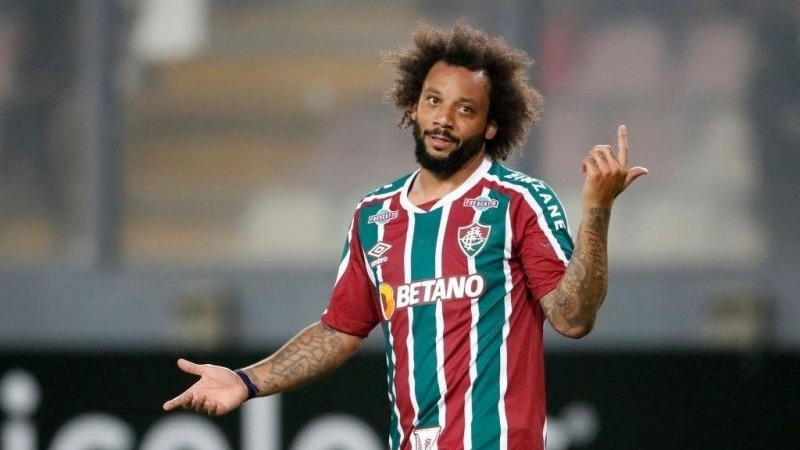 حرکات تکنیکی و نمایشی جذاب از ستاره سابق تیم رئال مادرید و کنونی فلومیننزه برزیل (مارسلو ویرا دا سیلوا جونیور)