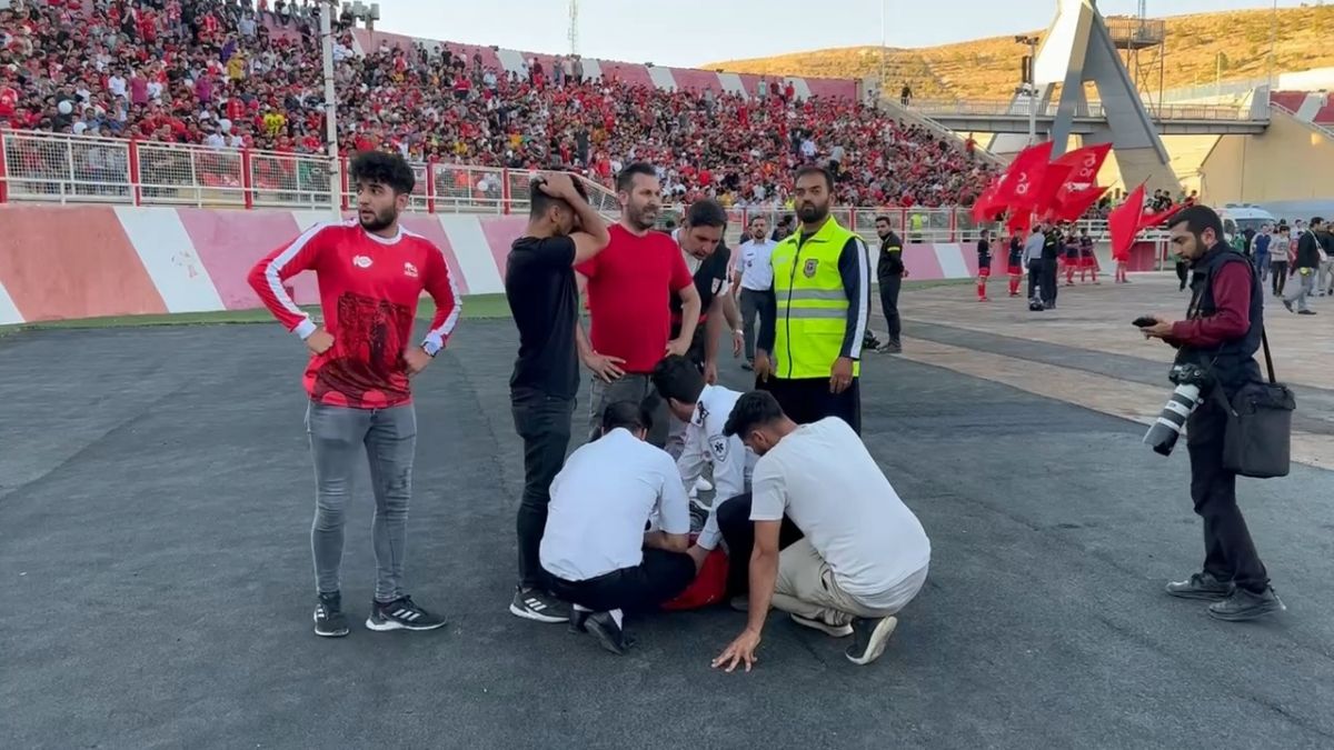 اختصاصی/ یک هوادار تراکتور پیش از آغاز بازی مقابل پرسپولیس از حال رفت