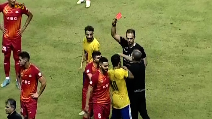 اخراج سینا شاه عباسی بازیکن فولاد خوزستان با کارت زرد دوم