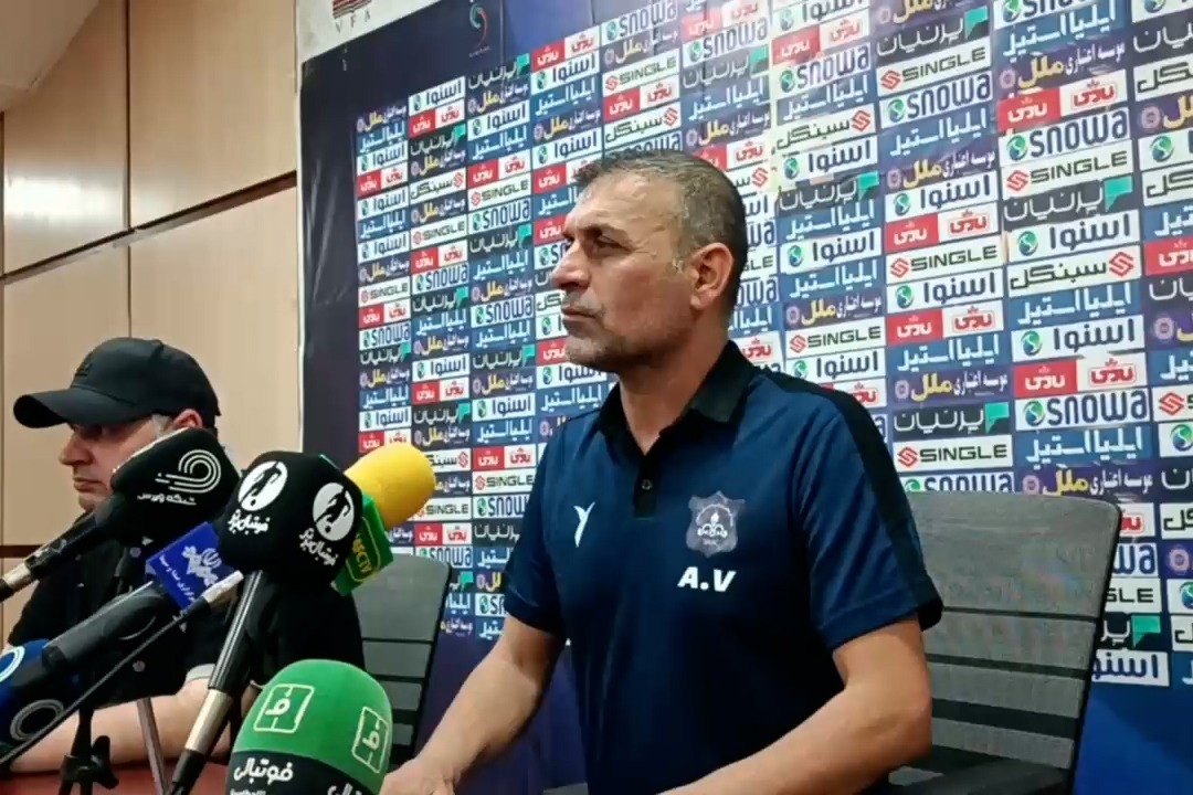 اختصاصی/ نشست خبری عبدالله ویسی سرمربی صنعت نفت بعد از برد مقابل فولاد