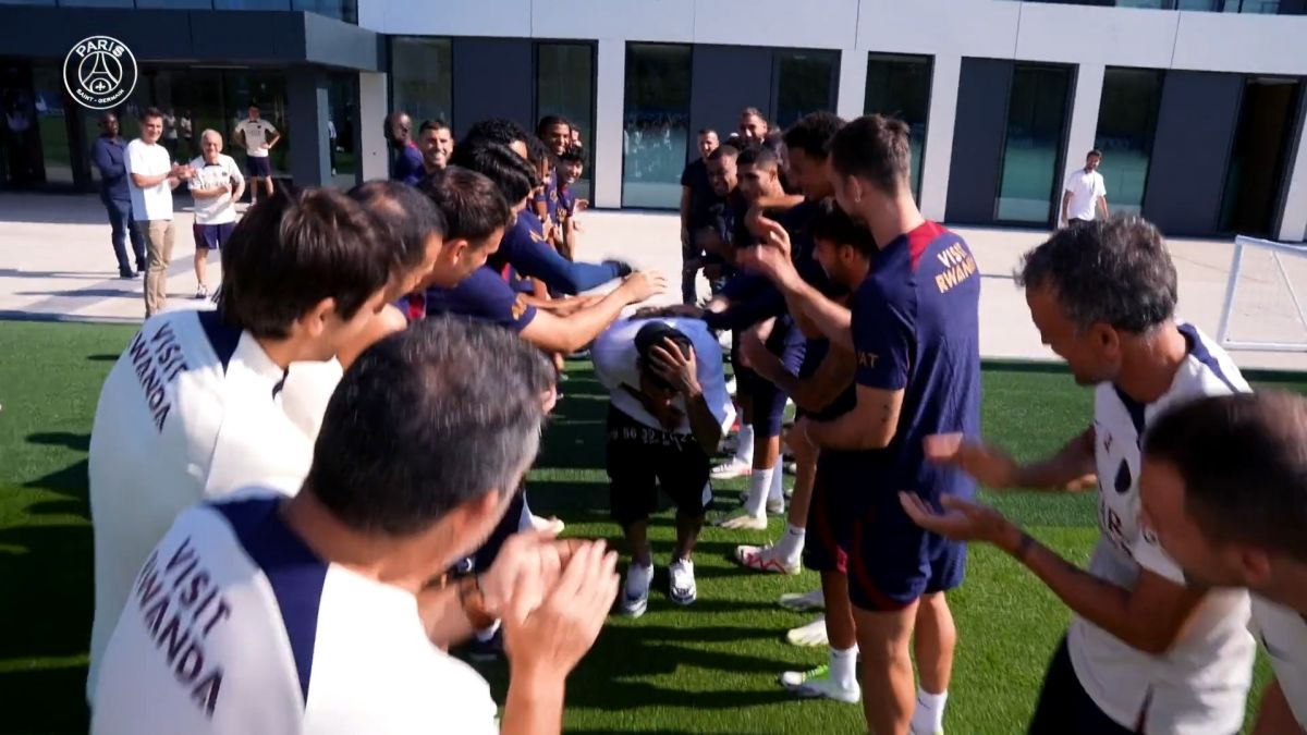 مراسم پاری سن ژرمن برای خداحافظی نیمار و تونل وحشت بازیکنان برای ستاره برزیلی