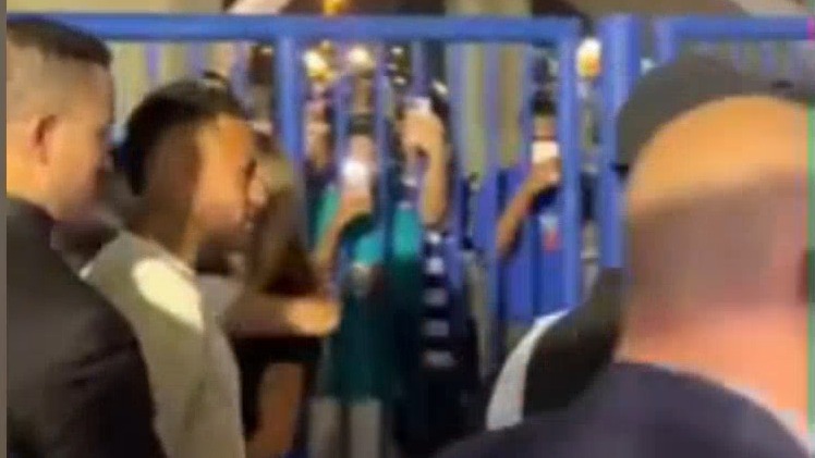 ترس نیمار پس از پرتاب شال هوادار الهلال