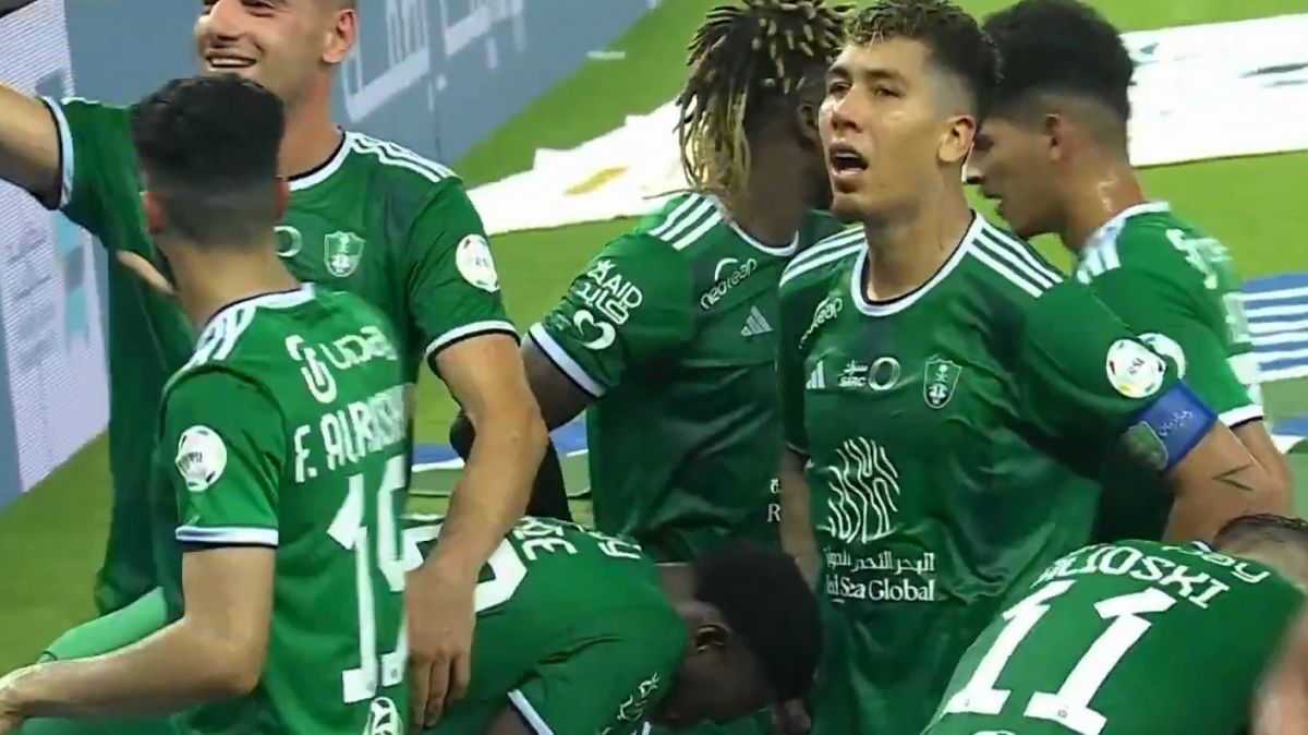 گل اول الاهلی عربستان به الاخدود (کسیه با همکاری محرز و فیرمینو دقیقه 96)