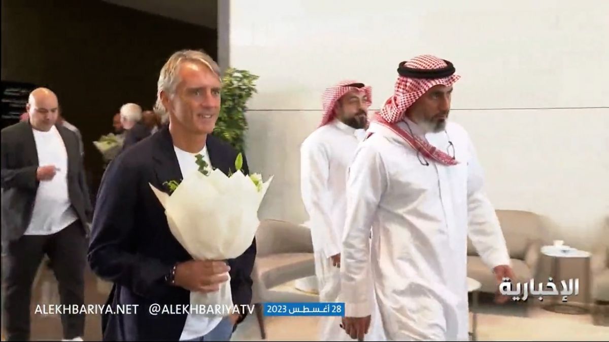 روبرتو مانچینی سرمربی جدید تیم ملی عربستان دقایقی پیش وارد ریاض شد.