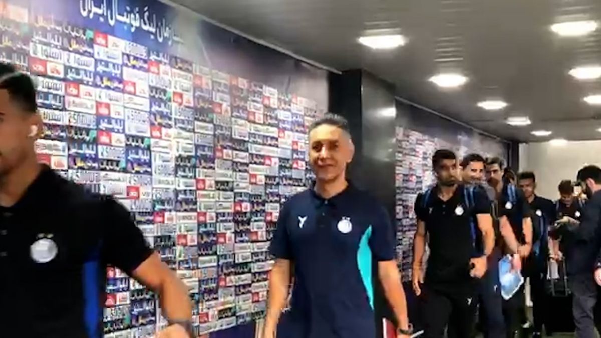 اختصاصی/ ورود بازیکنان دو تیم استقلال و استقلال خوزستان به ورزشگاه آزادی