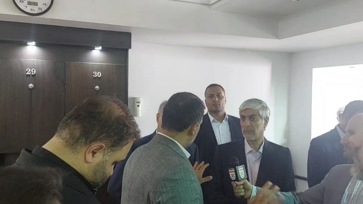 بازدید سرپرست وزارت ورزش از رختکن ورزشگاه آزادی