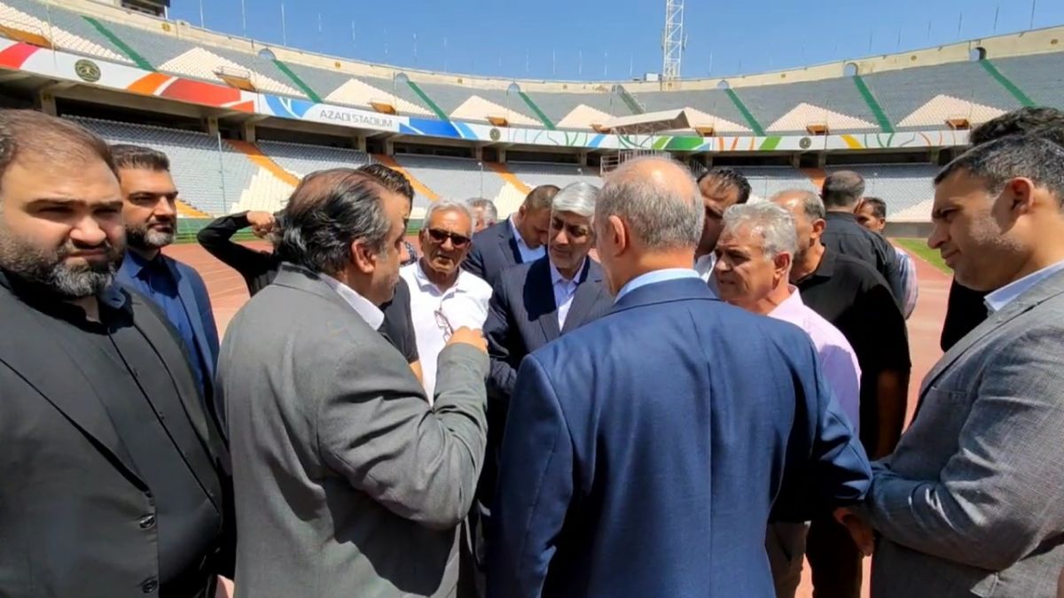 اختصاصی/ بررسی آخرین وضعیت چمن ورزشگاه آزادی در حضور سرپرست وزارت ورزش و رئیس فدراسیون فوتبال در این مجموعه