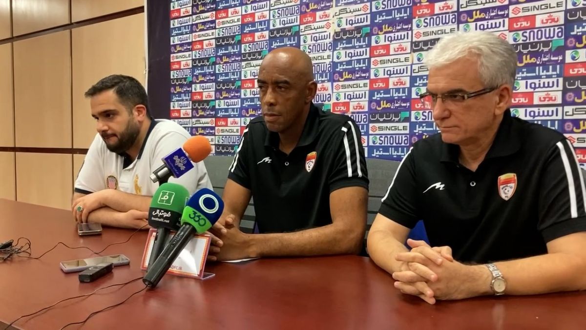 اختصاصی/ نشست خبری اولی گلادیسون مربی فولاد قبل از دیدار با پرسپولیس