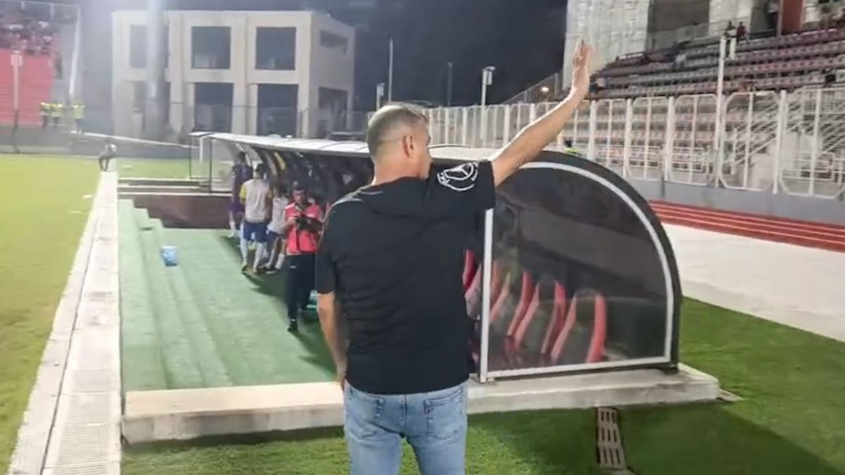 اختصاصی/ تشویق مرحوم دست نشان و عبدالله ویسی توسط هواداران صنعت نفت