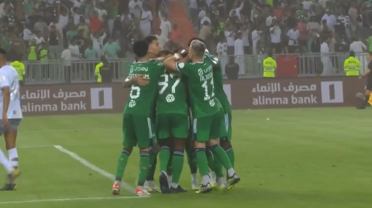 گل اول الاهلی عربستان به الطائی (ریاض محرز)