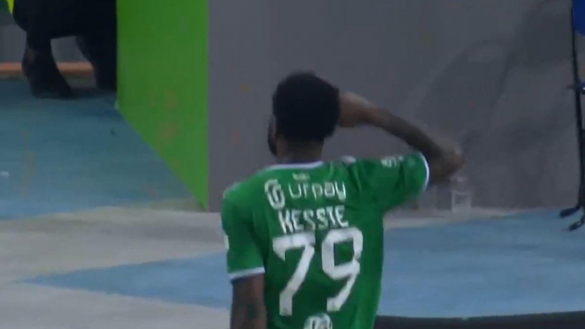 گل دوم الاهلی عربستان به الطائی (سوپرگل کسیه با پاس محرز)