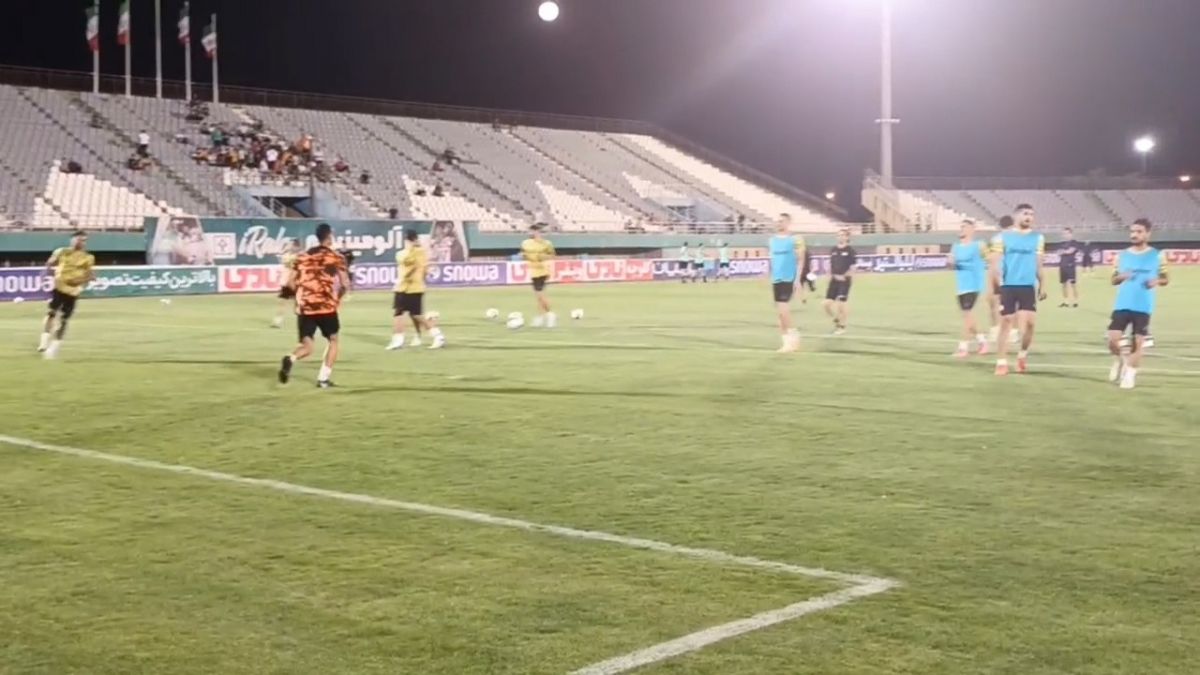 اختصاصی/ گرم کردن بازیکنان دو تیم آلومینیوم و شمس آذر قبل از شروع مسابقه