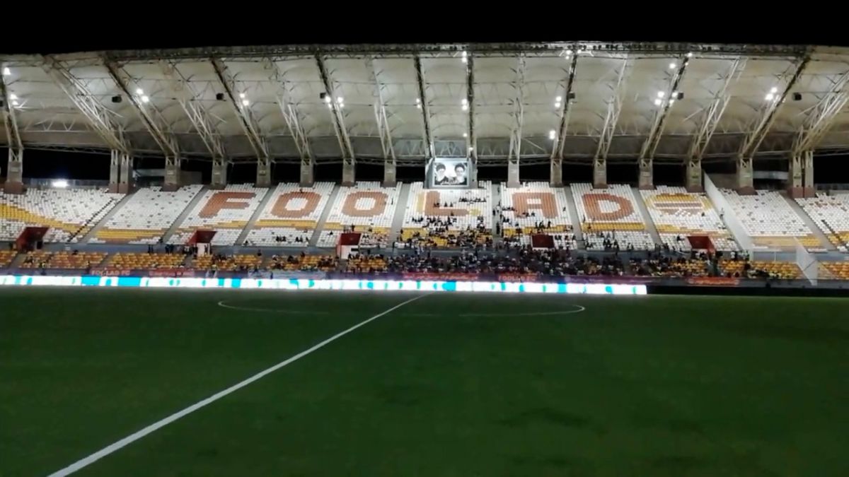 اختصاصی/ ورود هواداران به ورزشگاه فولاد آرنا برای تماشای دیدار فولاد - پرسپولیس