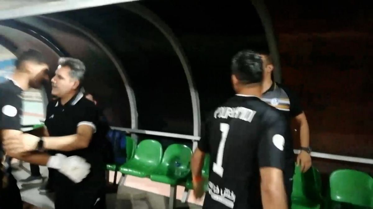 اختصاصی/ خوش و بش پور حمیدی دروازه بان تراکتور با کادر استقلال خوزستان و برادرش در استقلال خوزستان