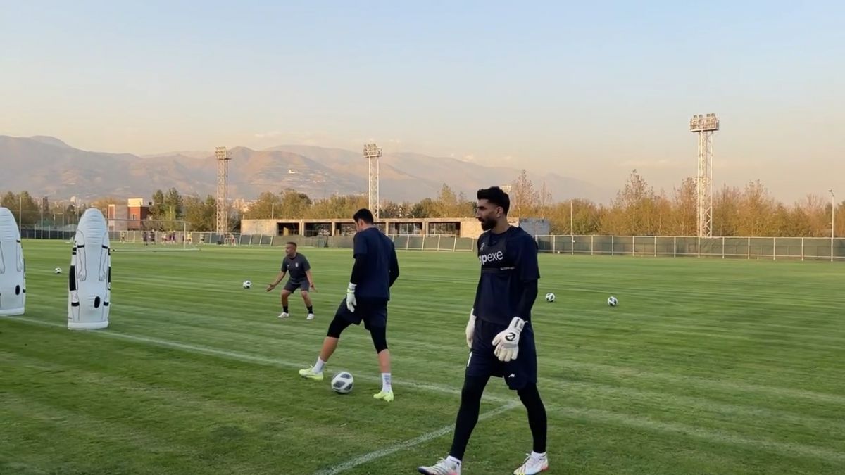 اختصاصی/ تمرین دروازه بانان تیم ملی و شوخی های علیرضا بیرانوند با خبرنگار فوتبالی